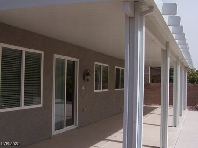 Building Photo - 283 Maddelena Ave