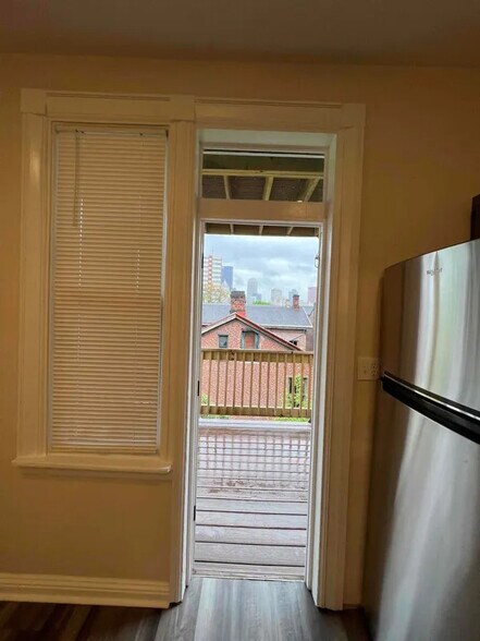 Building Photo - 521 Avery St