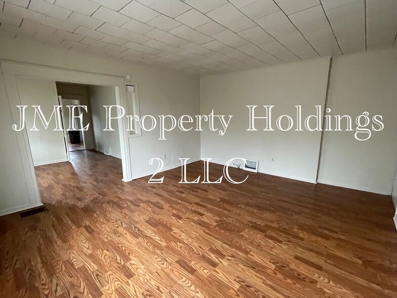 Building Photo - 113 W Young St