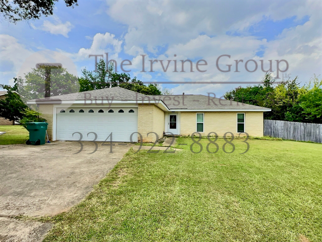 Primary Photo - 3 bed 2 bath with 2 car garage