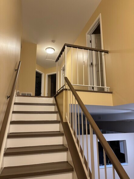 Building Photo - 1741 W 18th Pl