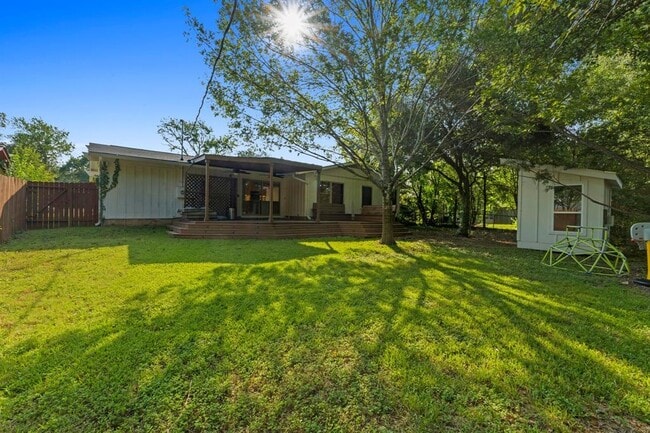 Building Photo - 5512 Delwood Dr