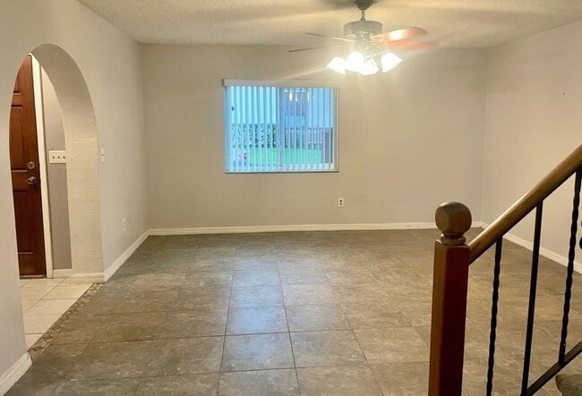 Building Photo - 2053 Oak Meadow Cir