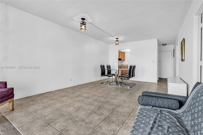 Building Photo - 200 S Birch Rd