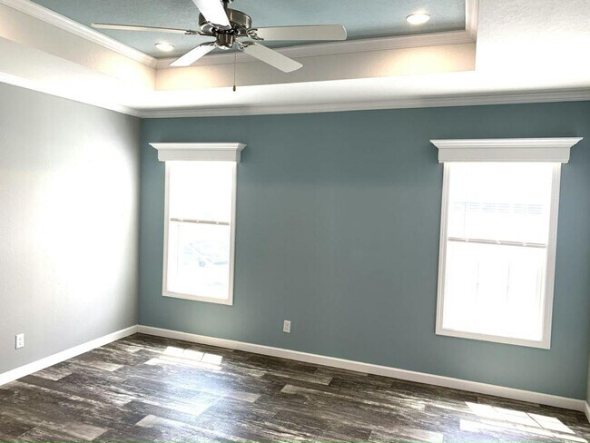 Building Photo - 419 Zeeland St