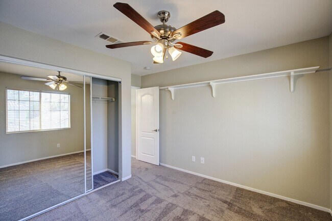 Building Photo - 4 Bedroom Home in Green Valley Ranch