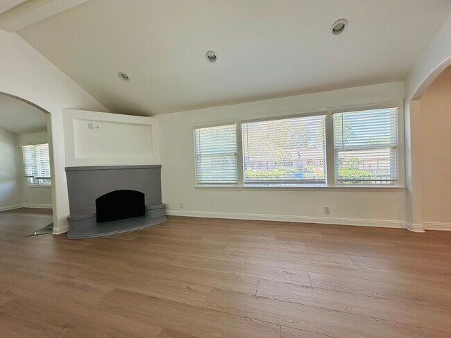 Building Photo - 5148 Otis Ave