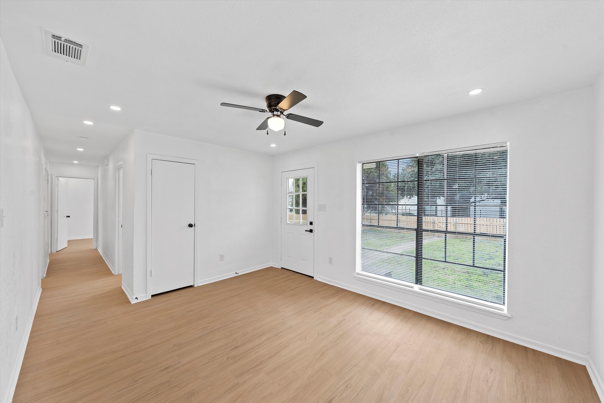 Building Photo - 1209 N 6th St