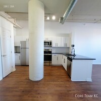 Building Photo - Large Downtown Loft!