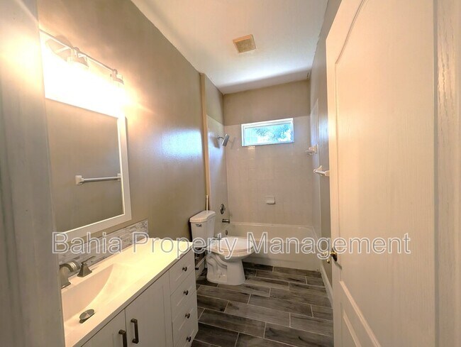 Building Photo - 10411 Riverburn Dr
