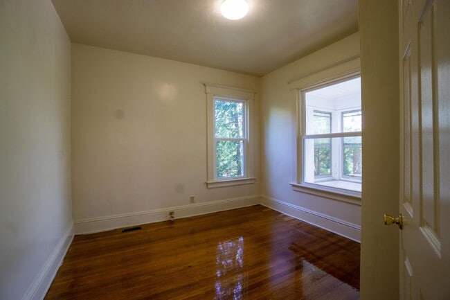 Building Photo - 614 Ackerman Ave