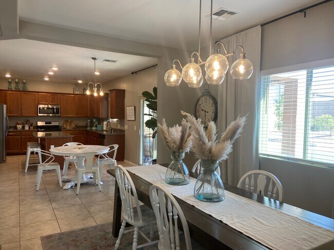 Building Photo - 9095 Blue Saguaro St