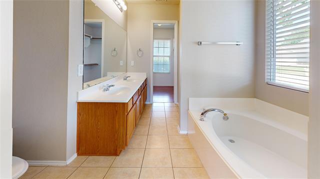 Building Photo - 9960 Thomas Jefferson Dr