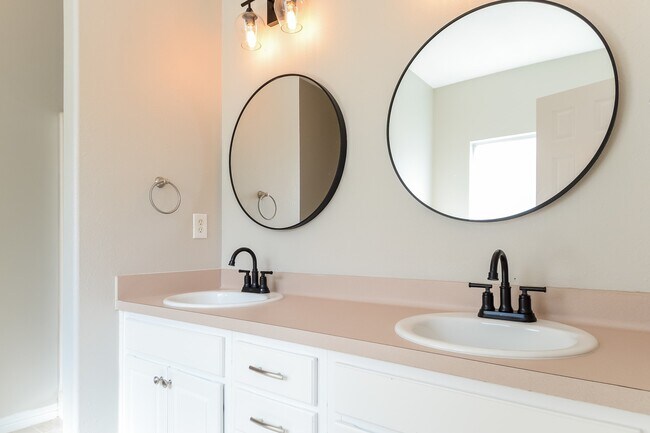 Building Photo - 21319 Sweet Grass Ln