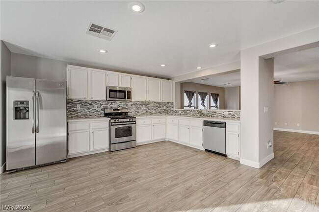 Building Photo - 3233 Brayton Mist