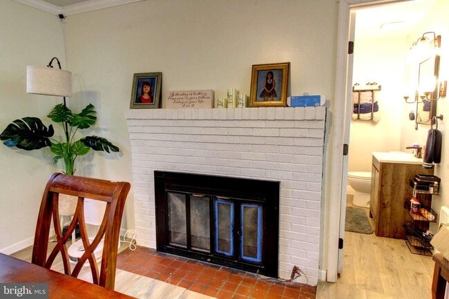 Building Photo - 530 Mimosa St