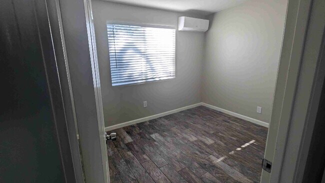 Building Photo - 3438 E Monte Vista Dr
