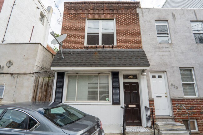 Building Photo - 635 Dudley St