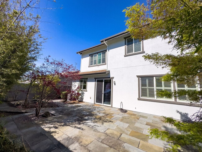 Building Photo - 1680 Southview Dr