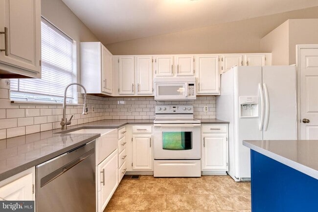 Building Photo - 1193 Bayview Vista