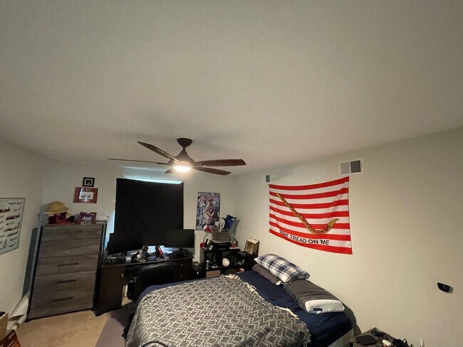 Building Photo - Rare, sought-after 5 bedroom home in Pembroke Meadows.