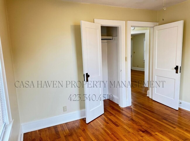 Building Photo - Charming 2 Bed 1 Bath in the Tree Streets!