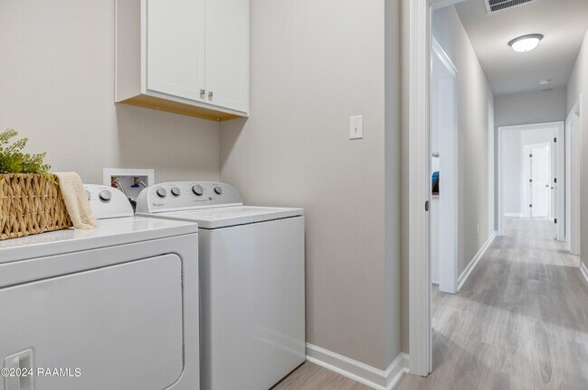 Building Photo - 124 Lightbourne Dr