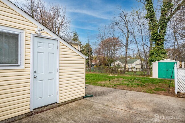 Building Photo - 174 Winthrop Rd
