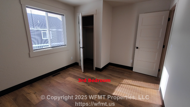 Building Photo - 852 S Camas Ln