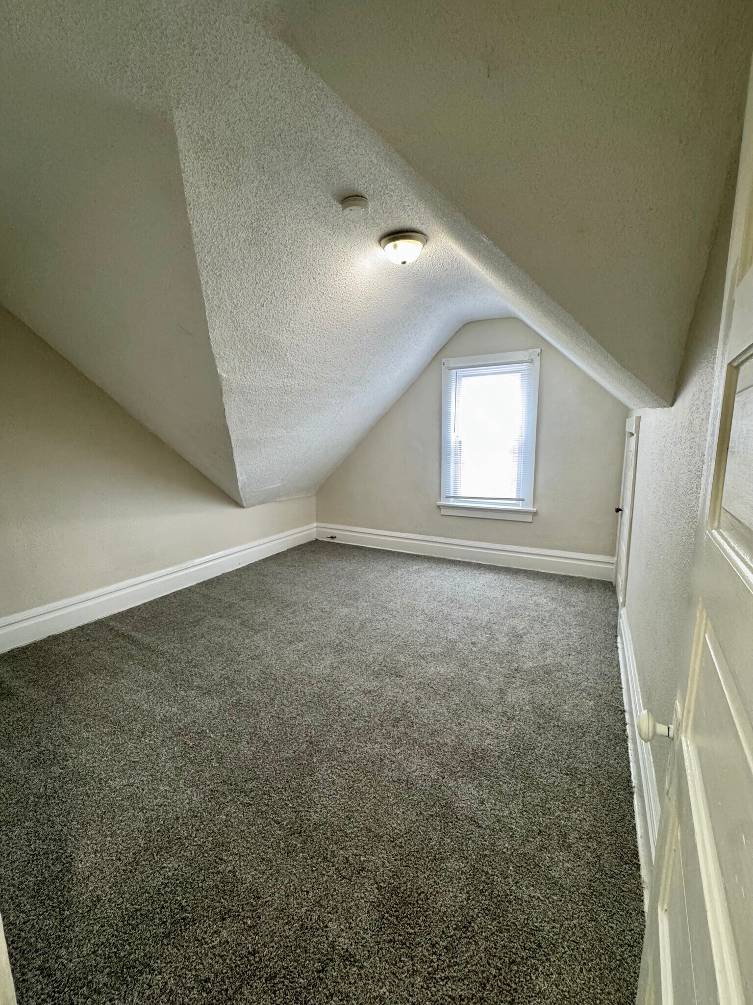 Building Photo - 1045 12th St