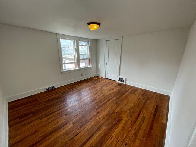 Building Photo - 4273 Wirt St