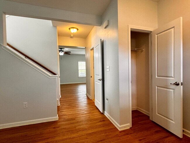 Building Photo - 145 Holly Hill Dr