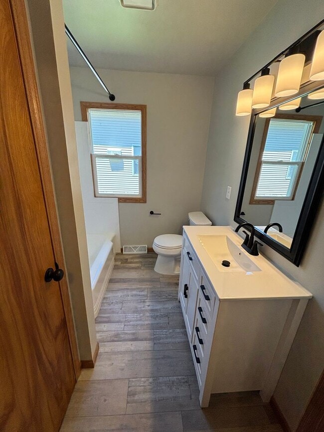 Building Photo - Fully Remodeled 3 Bed/1 Bath Home with Fenced Yard and 2-Car Garage!