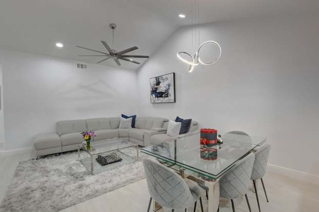 Building Photo - 6553 Via Regina