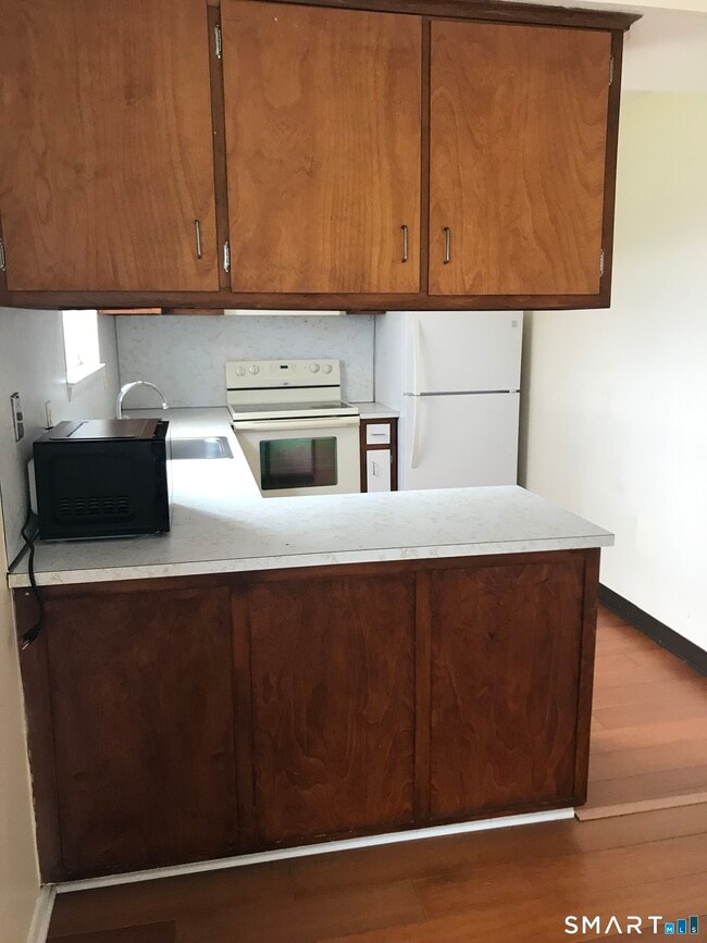 Building Photo - 270 -1 Richard St