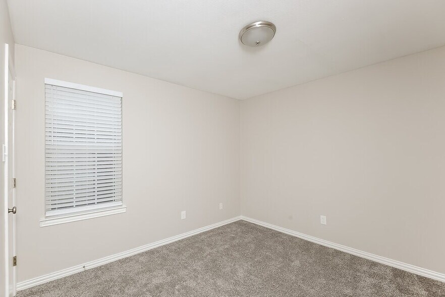 Building Photo - 1105 Brookhaven Dr