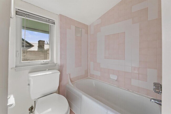 Building Photo - 3309 Westhill Dr