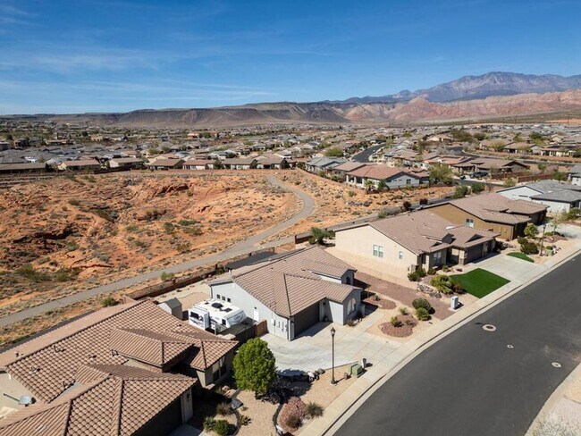 Building Photo - Brio Beauty! 3 Bedroom Home with View and RV Parking!