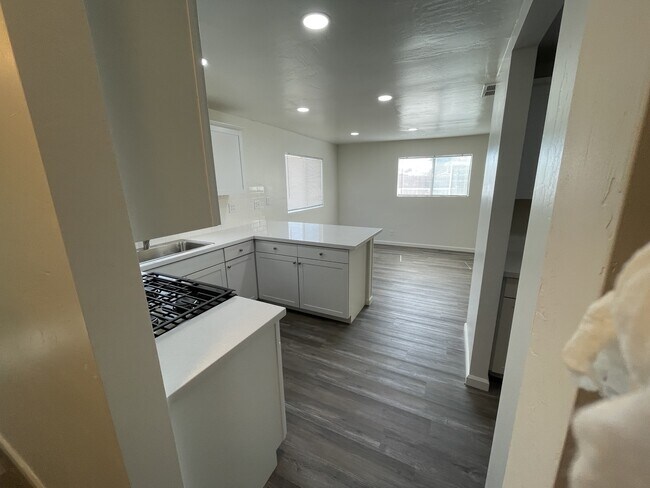 Building Photo - 620 Huskey Dr
