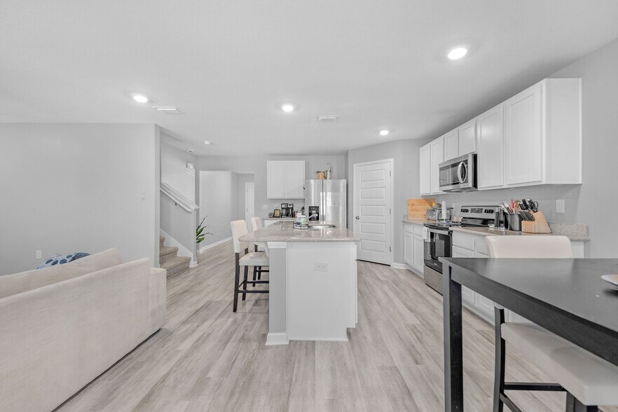 Building Photo - 8686 Pathstone Blvd