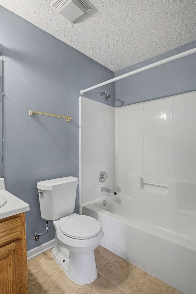 Building Photo - Now Available! 3 Bed 3 Bath Duplex