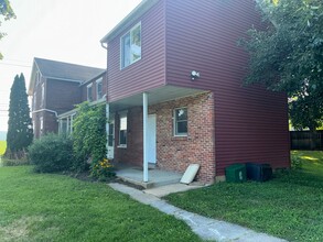 Building Photo - 164 S River St