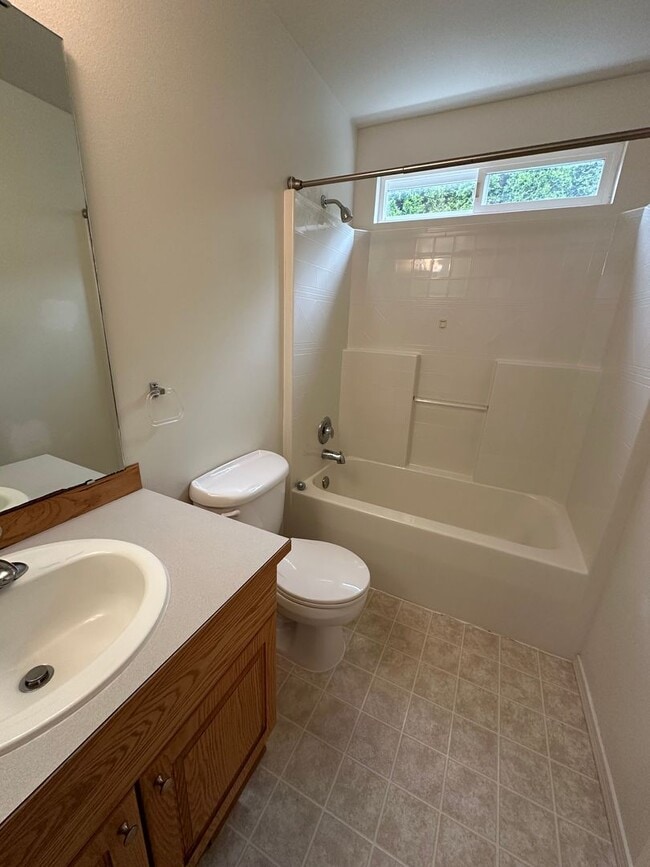 Building Photo - 2 Bedroom 2 Bath Home In South West Albany