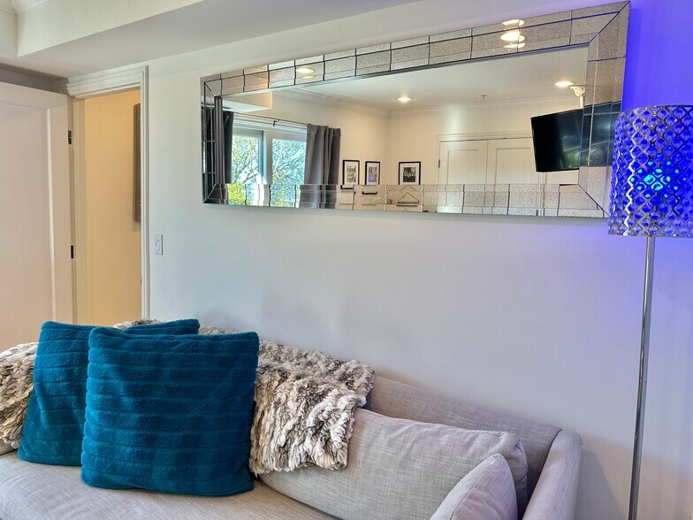 Building Photo - 3750 Market St