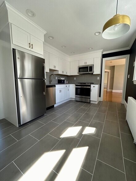 Building Photo - 35 Amherst St