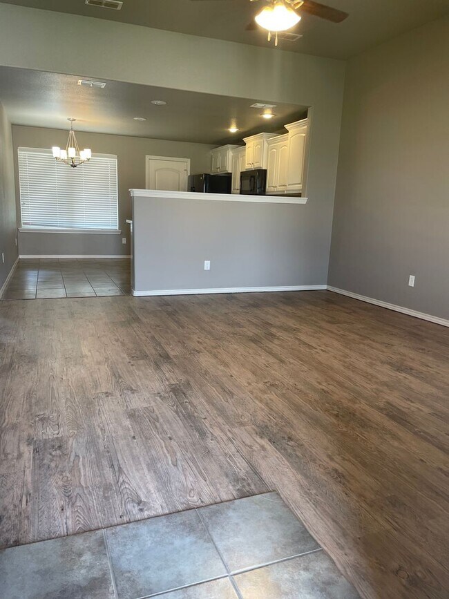 Building Photo - 3 bed 2 bath - Frenship ISD