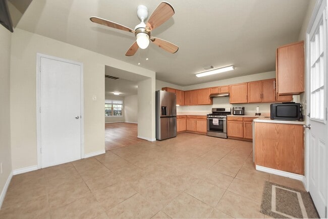 Building Photo - 17006 Kemble Creek Dr
