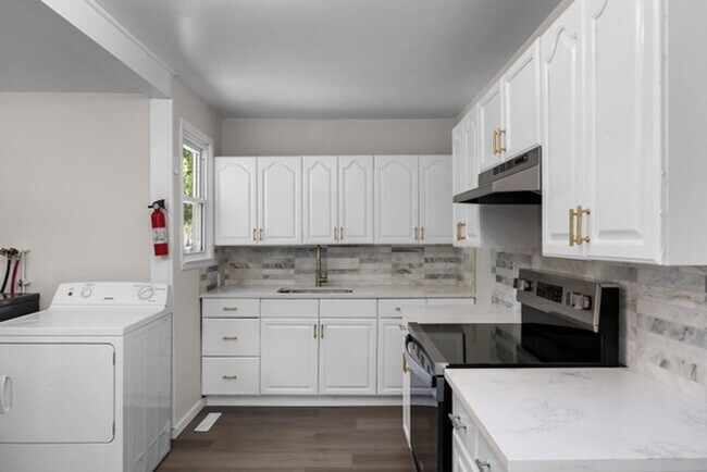 Building Photo - 7 Coville Dr