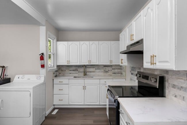Building Photo - Spacious 3-Bedroom Home with Large Yard in Browns Mills
