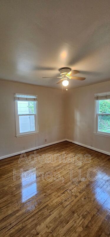 Building Photo - 4504 Terrace St